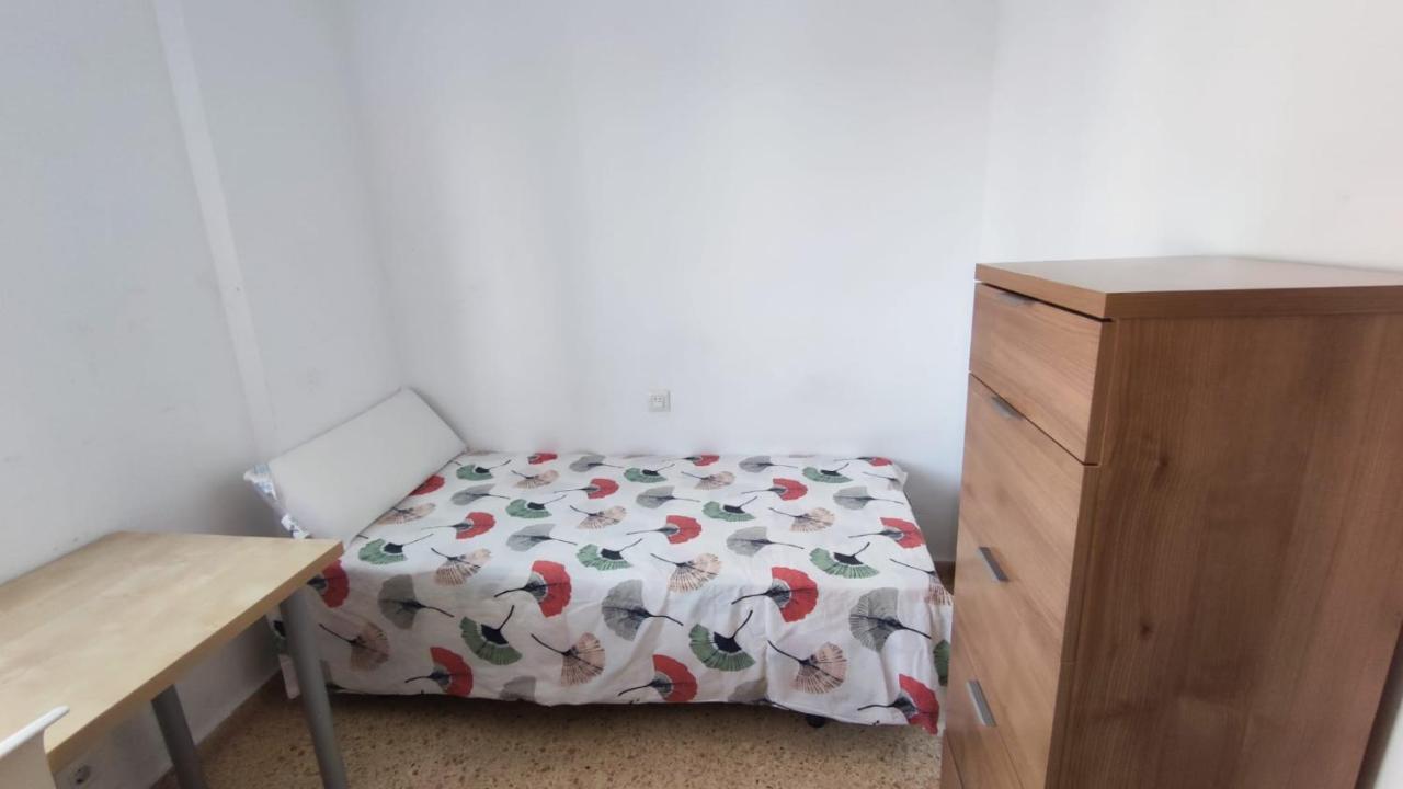 Habitacion Con Cama Individual, Piso Compartido En Avenida Blasco Ibanez Valencie Exteriér fotografie